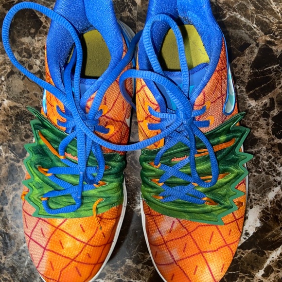Kyrie 5’s GS (pineapple house) spongebob edition - Picture 3 of 6